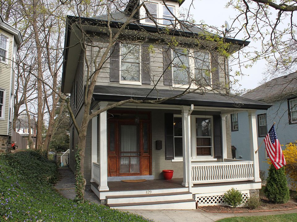 Great curb appeal!