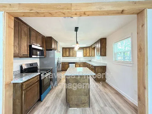 1804 Andrew Ave Photo 1