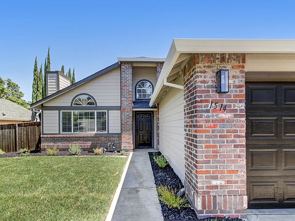 2nd image of 1514 Blue Ln