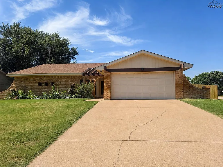 1 Surrey Cir — Photo 1
