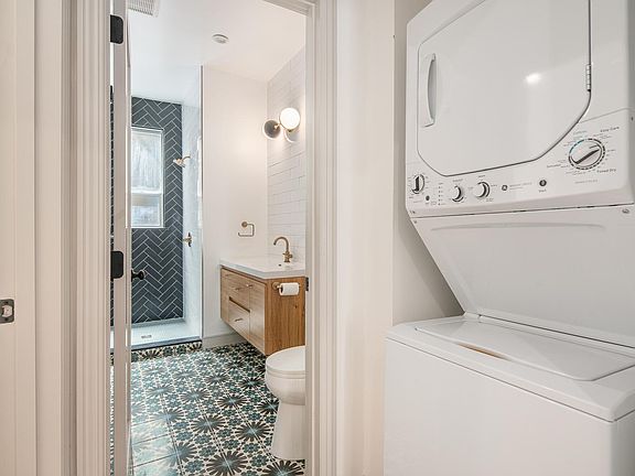 4th image of 250 Columbia Pl