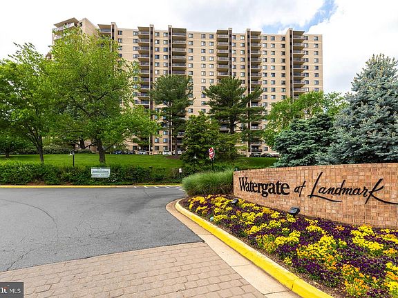4th image of 203 Yoakum Pkwy APT 1520