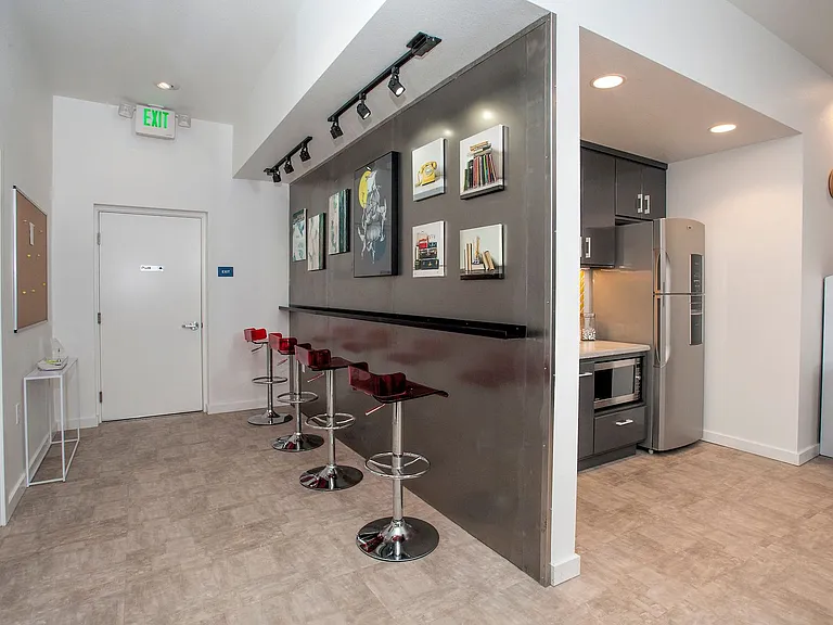 Twelve55 University Apartments — Photo 4