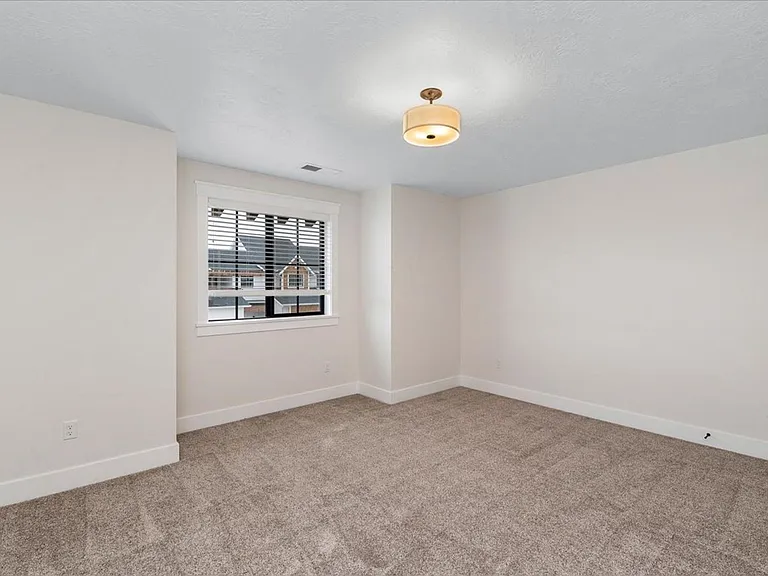 6642 N Asissi Ln — Photo 31