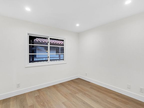 2nd image of 1133 25th St APT 9