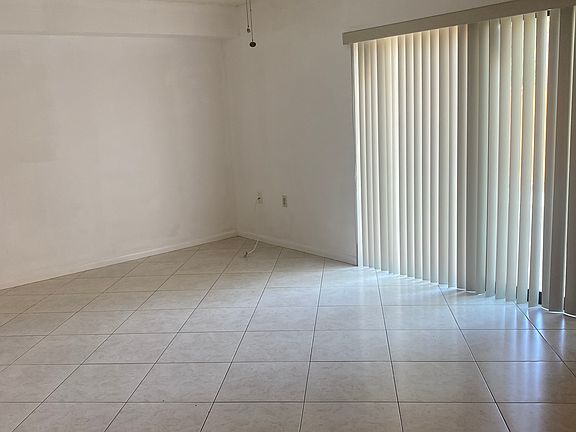 5th image of 222 Live Oak Ln