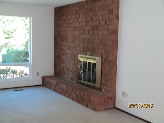 Living Room/ Fire Place/ New Blinds