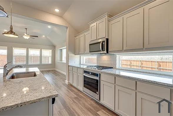 204 Rosewood Dr — Photo 24