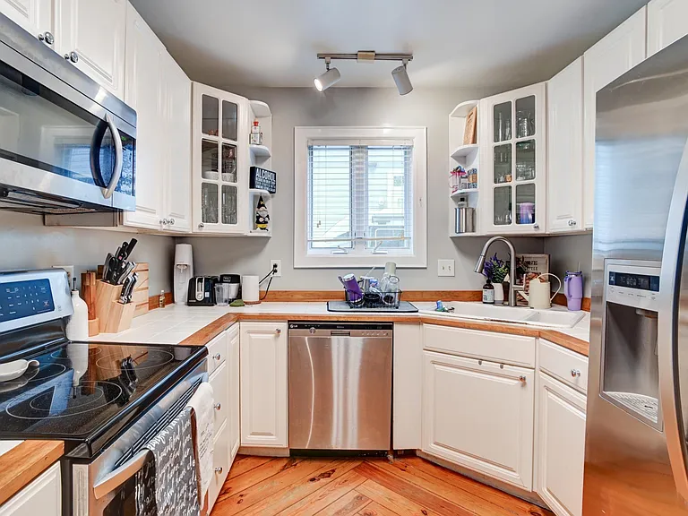 2215 Scott Ave — Photo 27