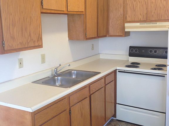 3rd image of 252 Arlington Ave APT 1