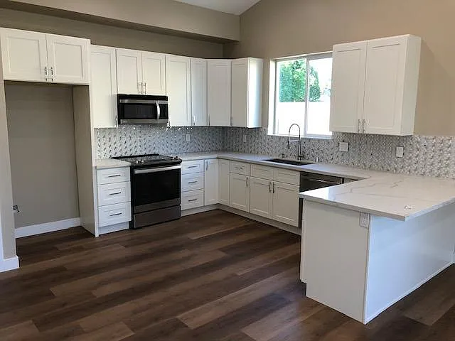 17464 Tiara St — Photo 24