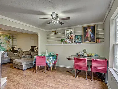 4 bed, 2352 sqft, $2,250 — Photo 2