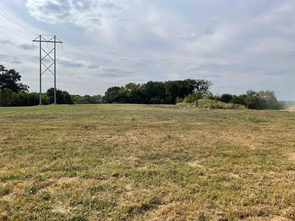 1 Dayflower St, Dubuque, IA 52001