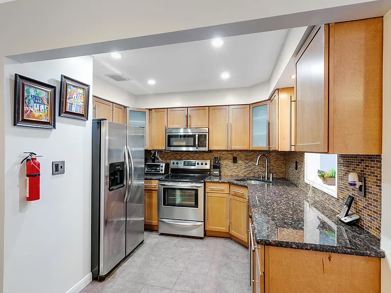 6405 Liberty Ave #5J — Photo 6
