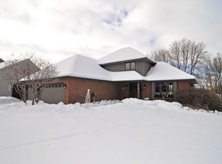 3155 Lafayette Ridge Rd, Wayzata, MN 55391
