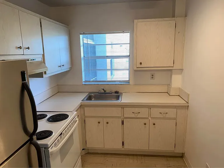 6201 SW 37th St #102 — Photo 4