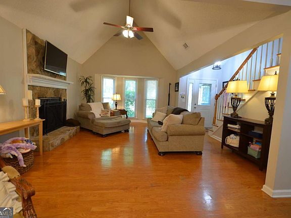 4th image of 3206 Country Walk Dr