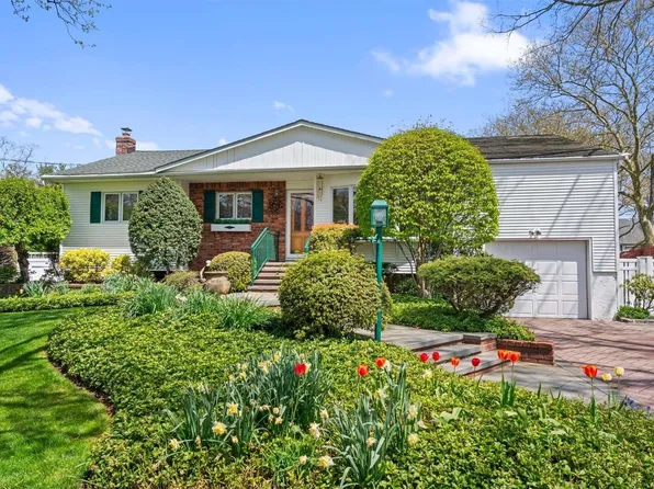 1017 Westminster Ave, Dix Hills, NY 11746