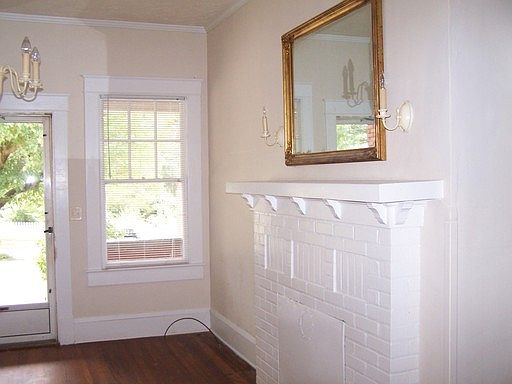 4th image of 109 Bauersfeld St