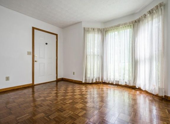 5th image of 1032 W Mill Dr NW