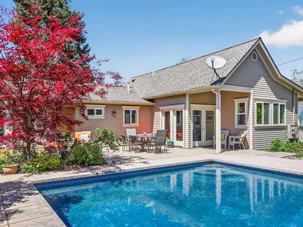 746 C St, Ashland, OR 97520