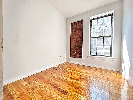 5th image of 707 Saint Johns Pl APT 1r