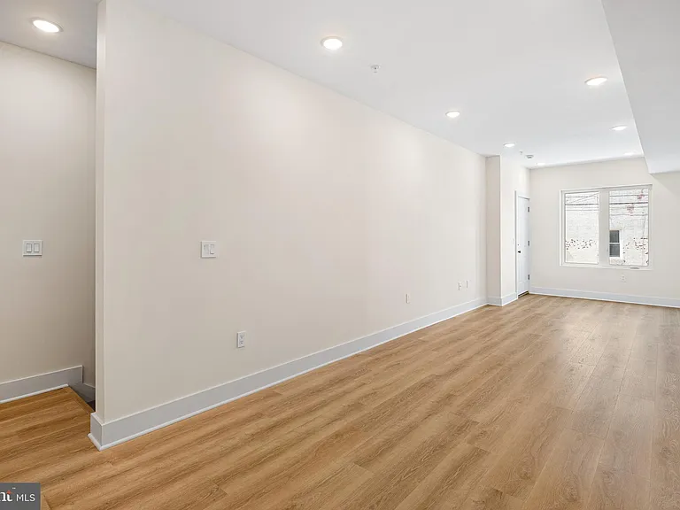 5217 Warren St #1/2-1 — Photo 2