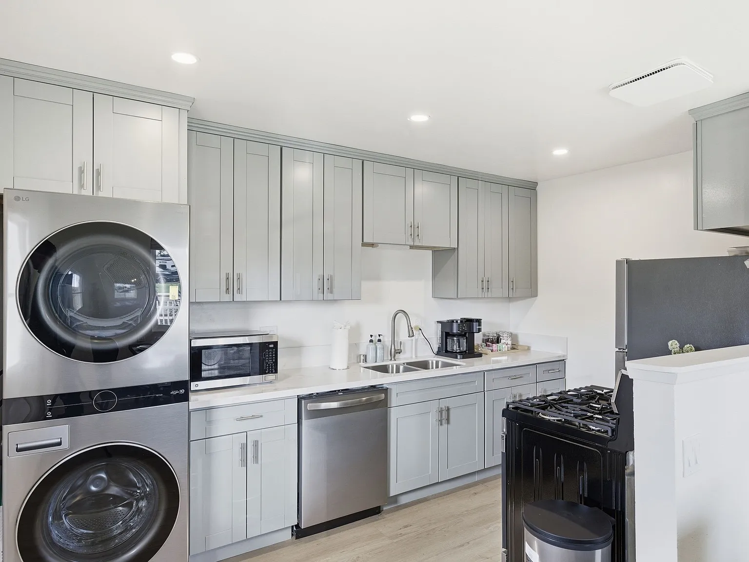 2 bed, 1.0 bath, $3,799 — Photo 2