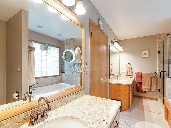 2nd image of 3886 Deer Lake Dr