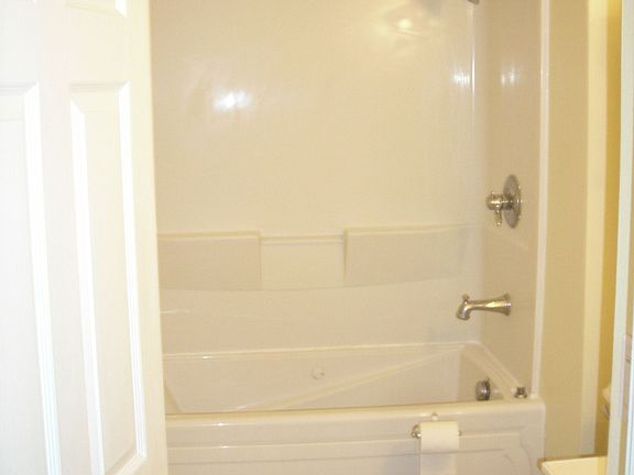 Bathroom - Clean, Fresh, Jetted Tub, All New as of 2004