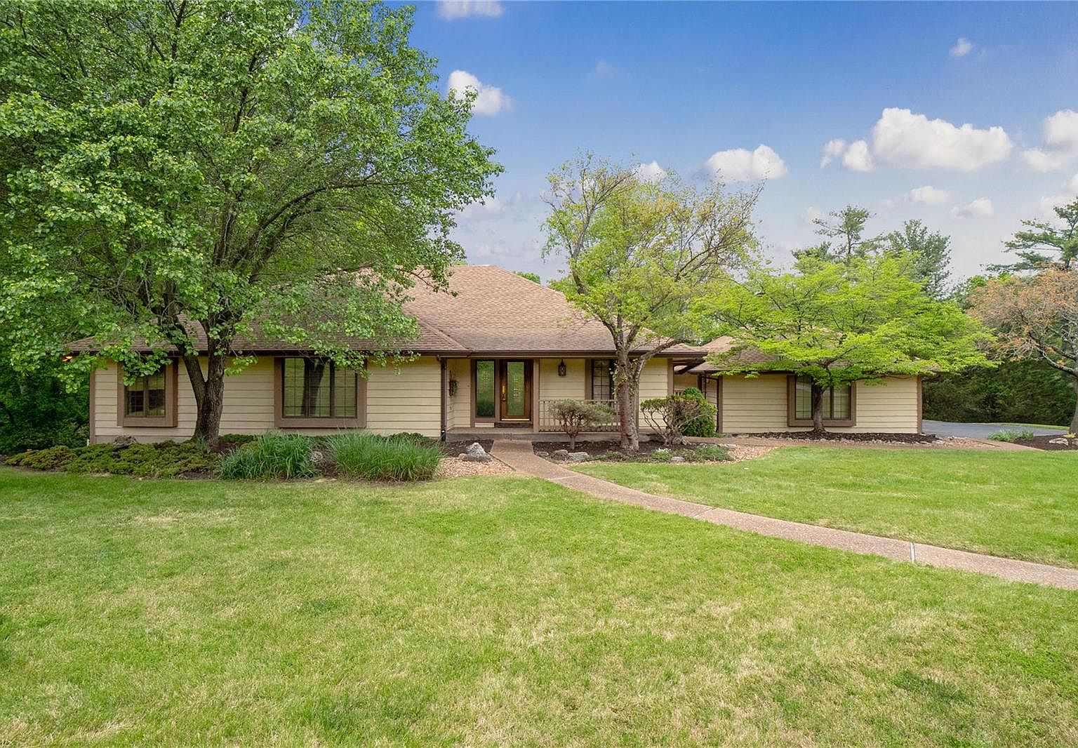 381 Herworth Ct, Chesterfield, MO 63005 | Zillow