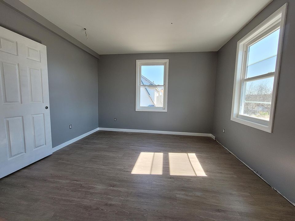 1st image of 70 Grove St #3