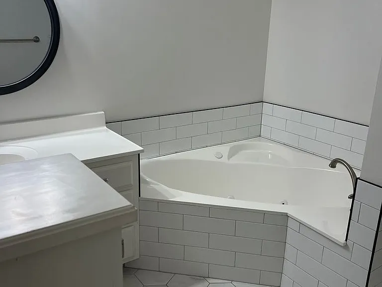 4213 S Mentor Ave — Photo 32