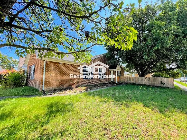 2801 Leeds Ct — Photo 2