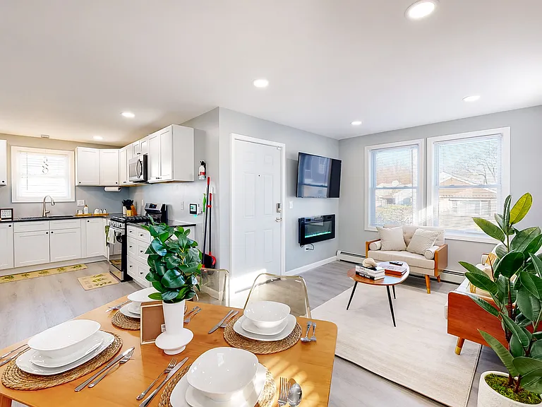 44 Hall St #1 — Photo 3
