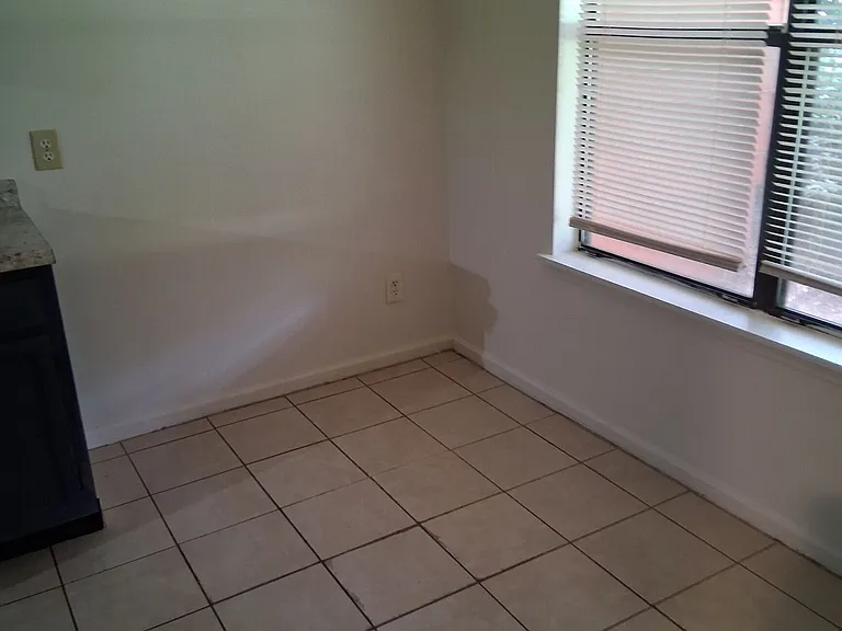 7620 Tara Rd — Photo 24