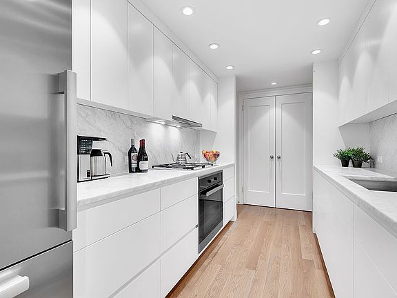 4th image of 39 W 67th St APT 302
