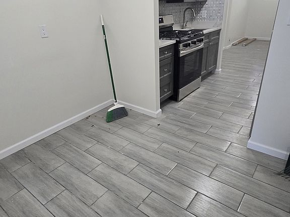 3rd image of 4415 De Reimer Ave Floor 1