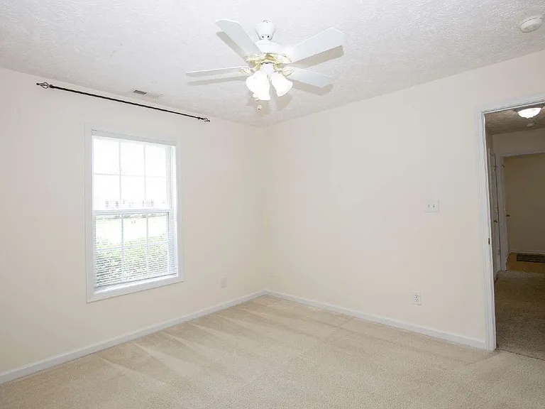 106 Harvest Ln — Photo 1