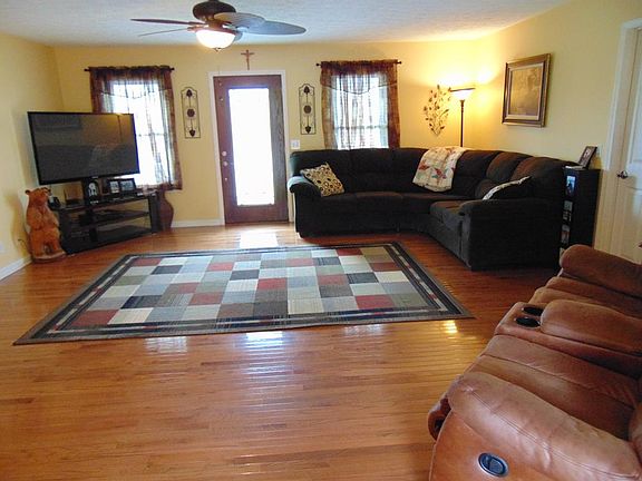 2nd image of 115 Breen Ln