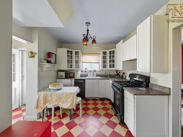 310 Brighton Avenue image 9 of 29