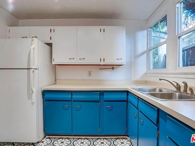 3221 Berkeley Ave — Photo 8
