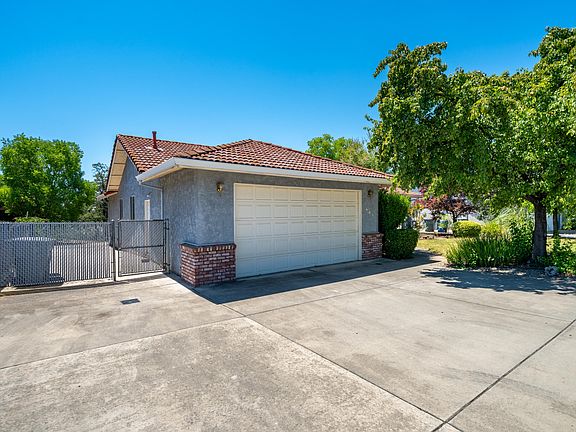2nd image of 665 Collyer Dr