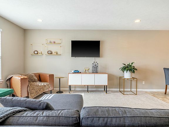 4th image of 10410 Imperial Pl