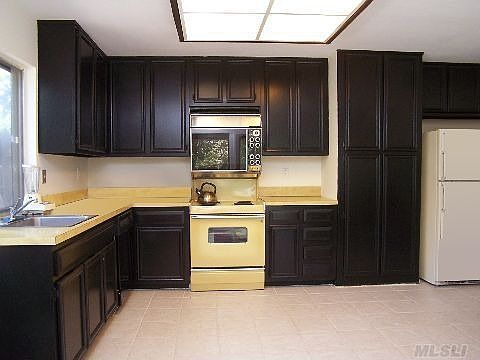 2nd image of 5 Hirsch Ave