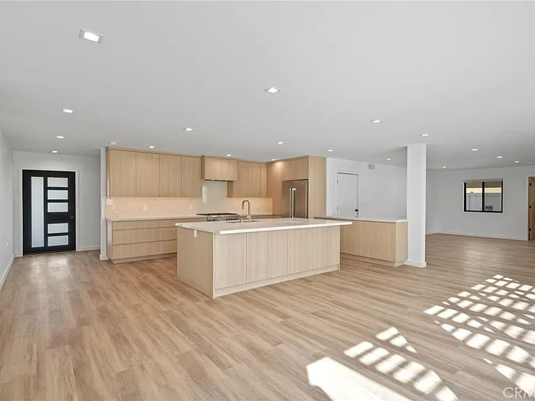 6108 Sadring Ave — Photo 11