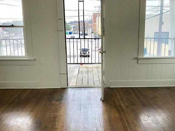 4th image of 704 W Bowie St #B