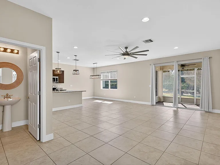 1609 NW Cataluna Cir — Photo 6