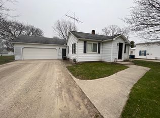 38 Arthur St, Grant, MI 49327
