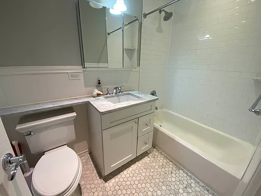 Rented by Bond New York | media 23